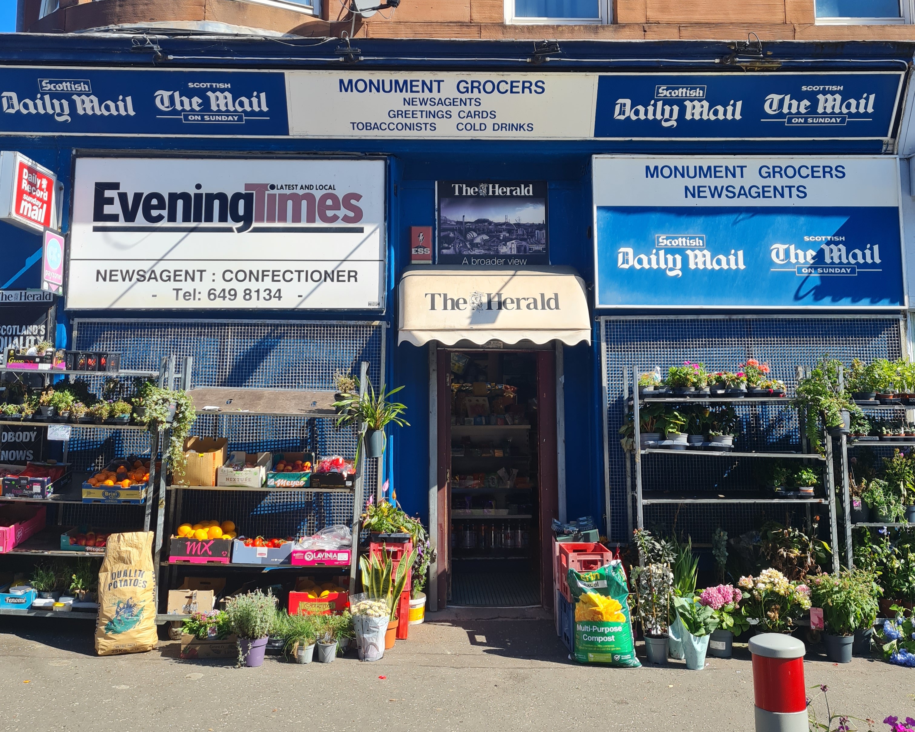 Monument Grocers Outside